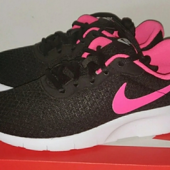 Nike Tanjun GS Sneaker - Picture 7 of 7